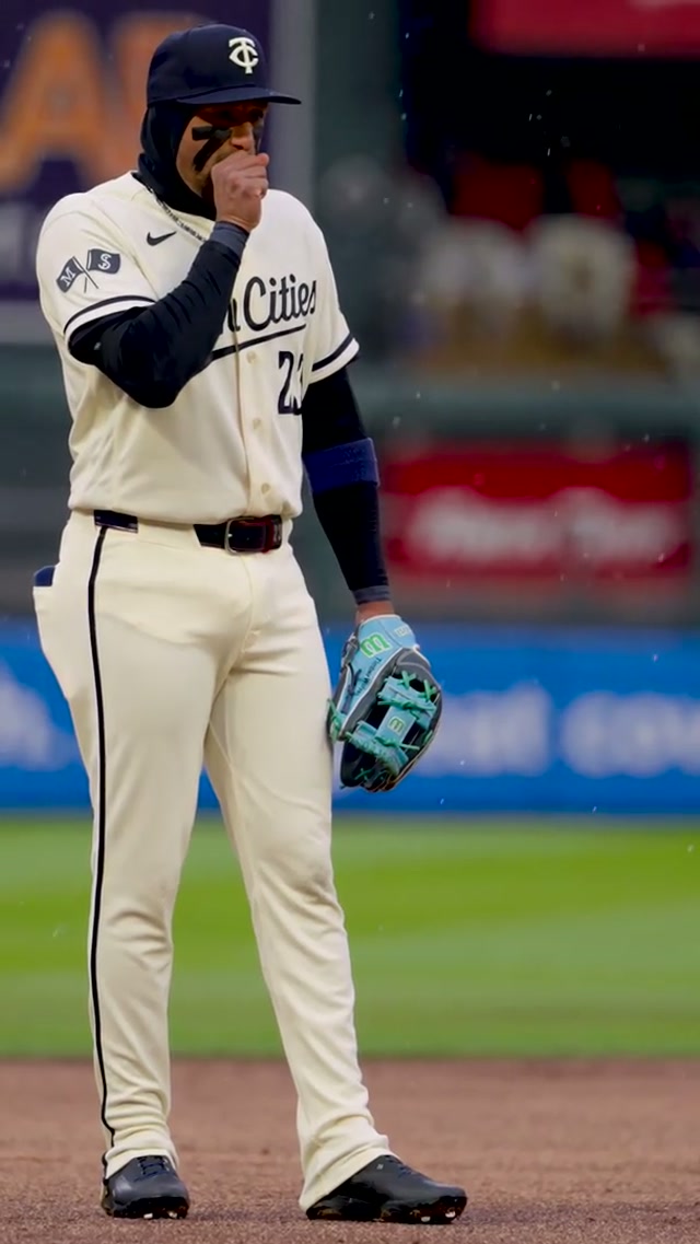 There’s snow place like here! #mlb #mntwins #snow 
