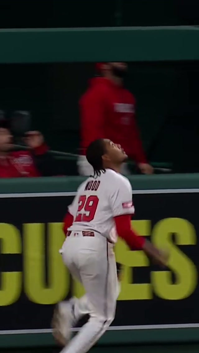 good to keep tall guys around to get stuff off the top shelf #mlb #highlight #ups 