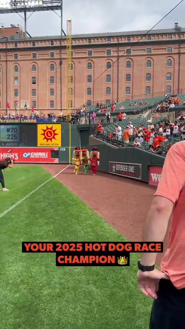 and the winner is…

#orioles #hotdograce #MLB #baseball #dogs 