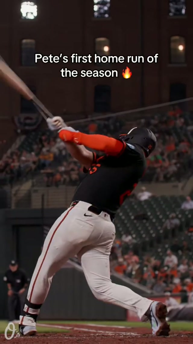 All aboard the Polar Express 🐻‍❄️

#petealonso #orioles #homerun #MLB #camdenyards 