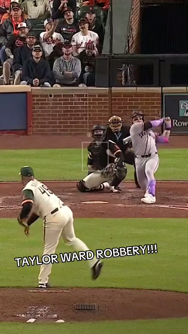 How?!?

#orioles #baseball #MLB #catch #taylorward 