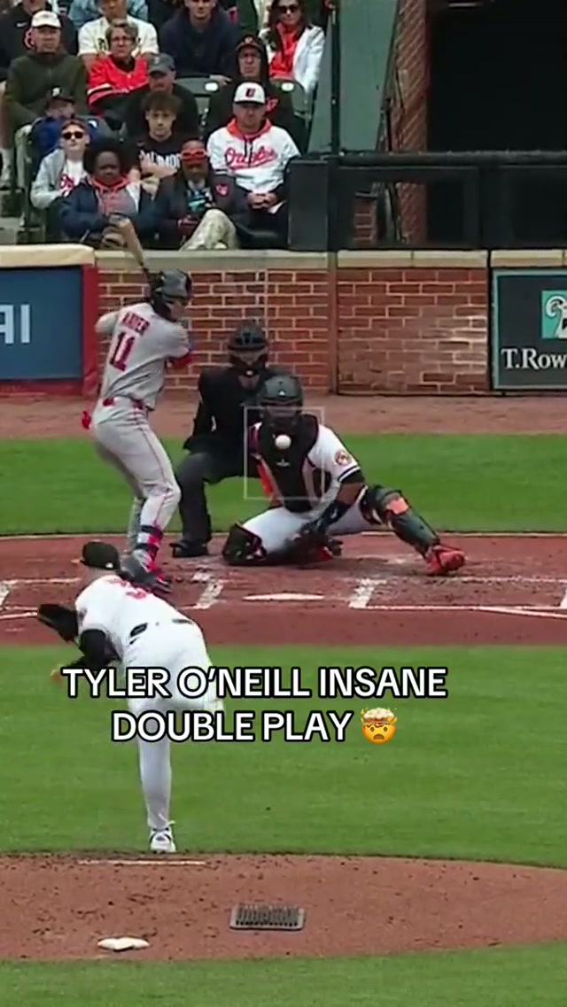 What a throw, TO 💪

#orioles #tyleroneill #mlb #baseball #camdenyards 