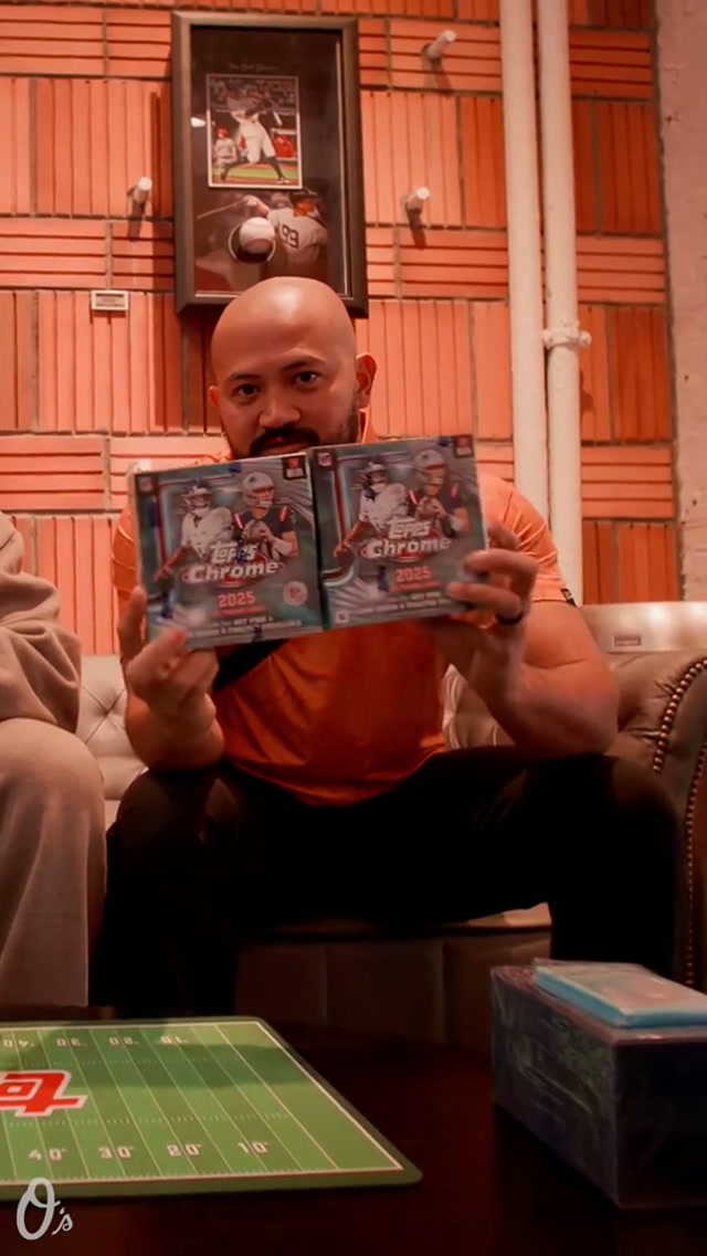 Rippin' packs 🤝 Uncrustables

Full episode out now on our YouTube channel! Link in bio 🔗 #mlb #baseball #cards #collection #collectibles 