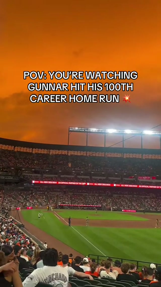 The sky was a paid actor 🤩

#gunnarhenderson #homerun #orioles #mlb #camdenyards 