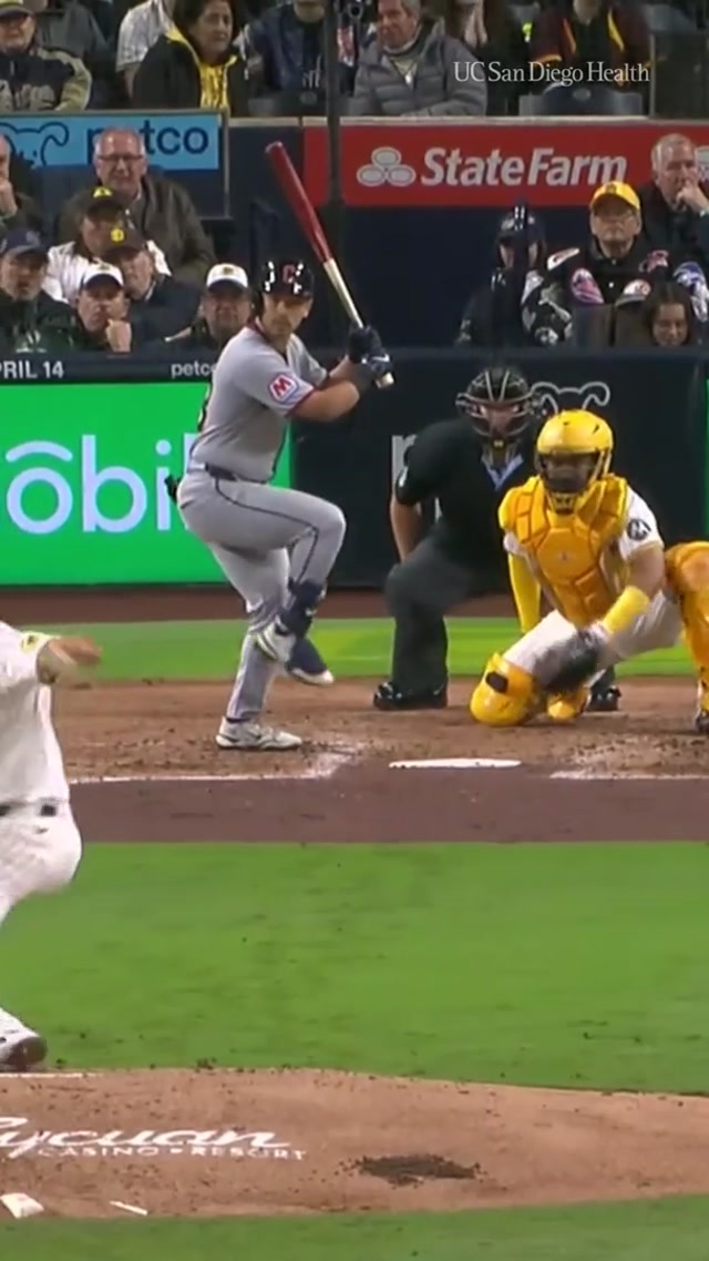 Showing off the Platinum. #Padres #FernandoTatisJr #PlatinumGlove #MLB #Highlights 