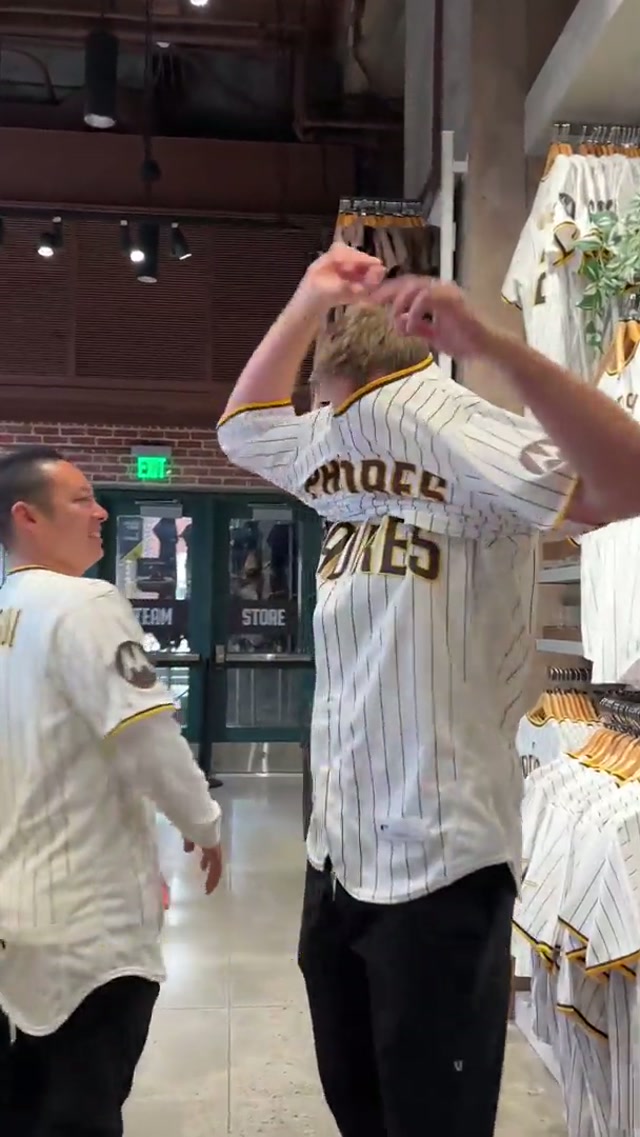 Big fans of Yuki 🤝 #MLB #padres #jersey #sandiego #baseball 