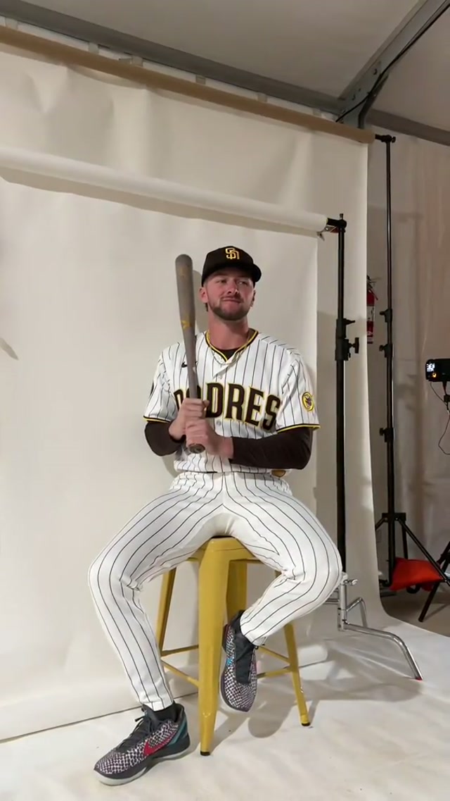 they always know where the camera is 👀 #mlb #padres #baseball #sandiego #photos 