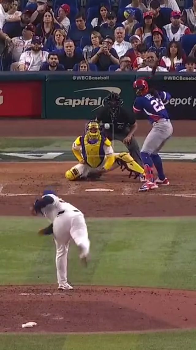 The bat flip 😮‍💨 #worldbaseballclassic #homerun #dominican #baseball 