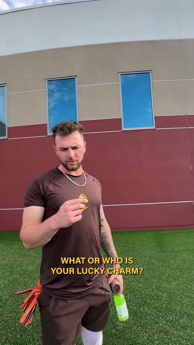 Feelin’ lucky 🍀 #StPaddysDay #Padres #MLB #LuckyCharm 