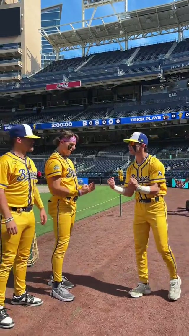 respect, power, and @thesavbananas 🙂‍↕️ #padres #savannahbananas #bananaball #sandiego @bryceg23 @Connor Harris @allan_saathoff44 @Grant Besser @Jt Sokolove 