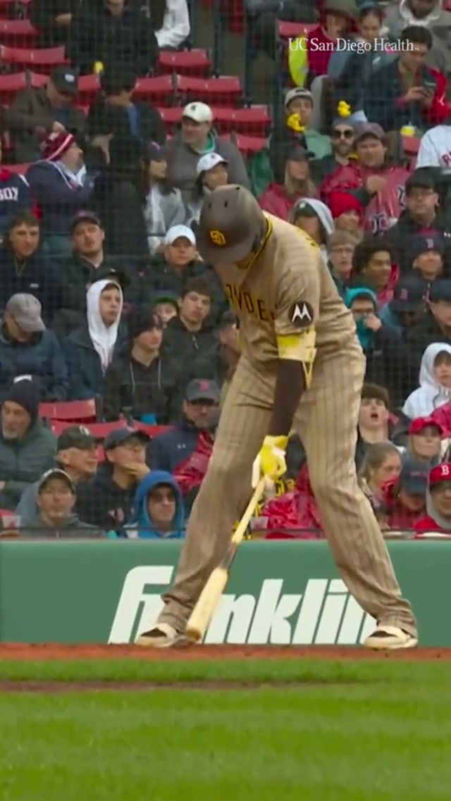 He did the Mash. He did the Monster Mash. #MLB #padres #baseball #homerun 