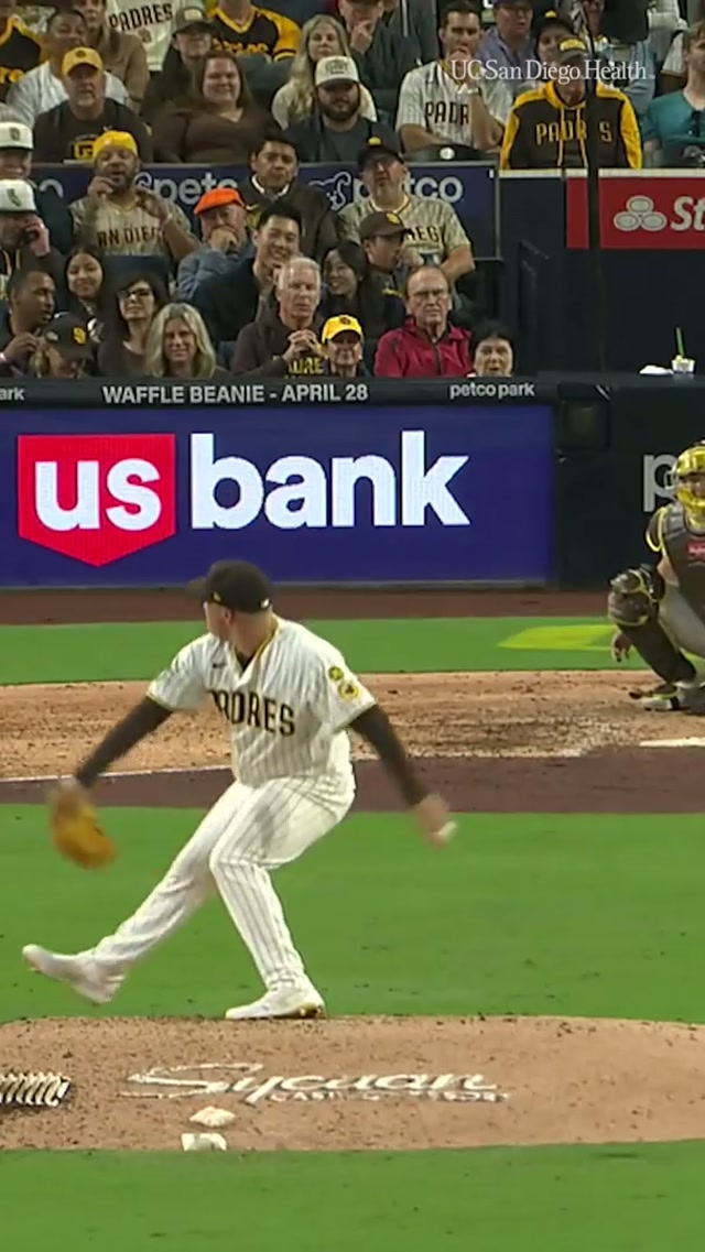 Hey, Jackson. Put this on a t-shirt 😂 #MLB #padres #baseball #defense #catch 