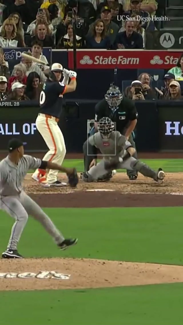 HOLY SHEETS 🤯 #MLB #padres #baseball #homerun #walkoff 