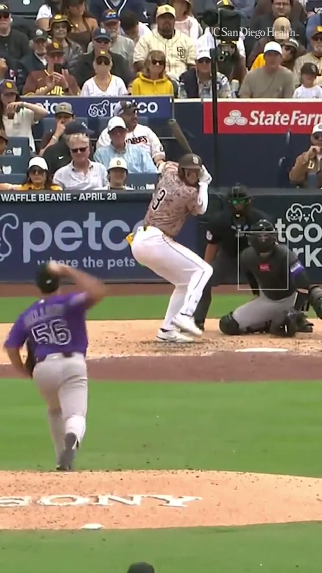 The sound off the bat 😮‍💨 #MLB #padres #baseball #homerun 