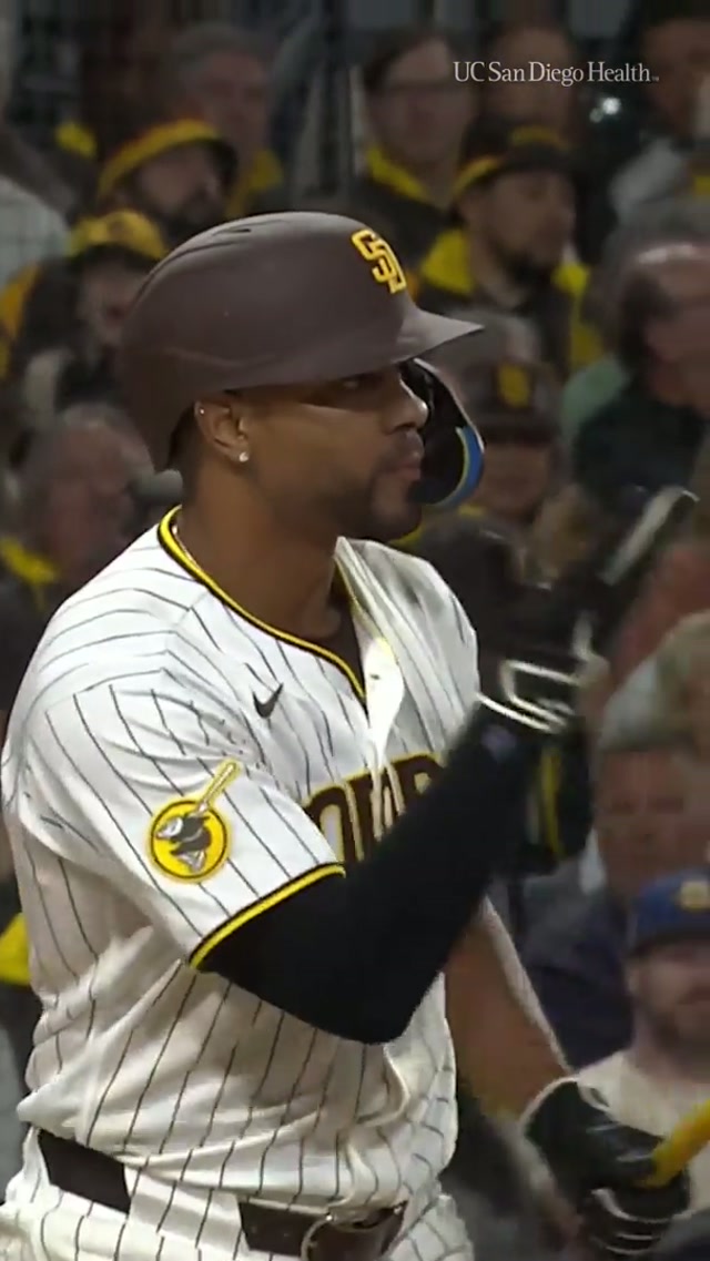 200th career home run for Bogey 💥 #mlb #homerun #baseball #padres #aruba 