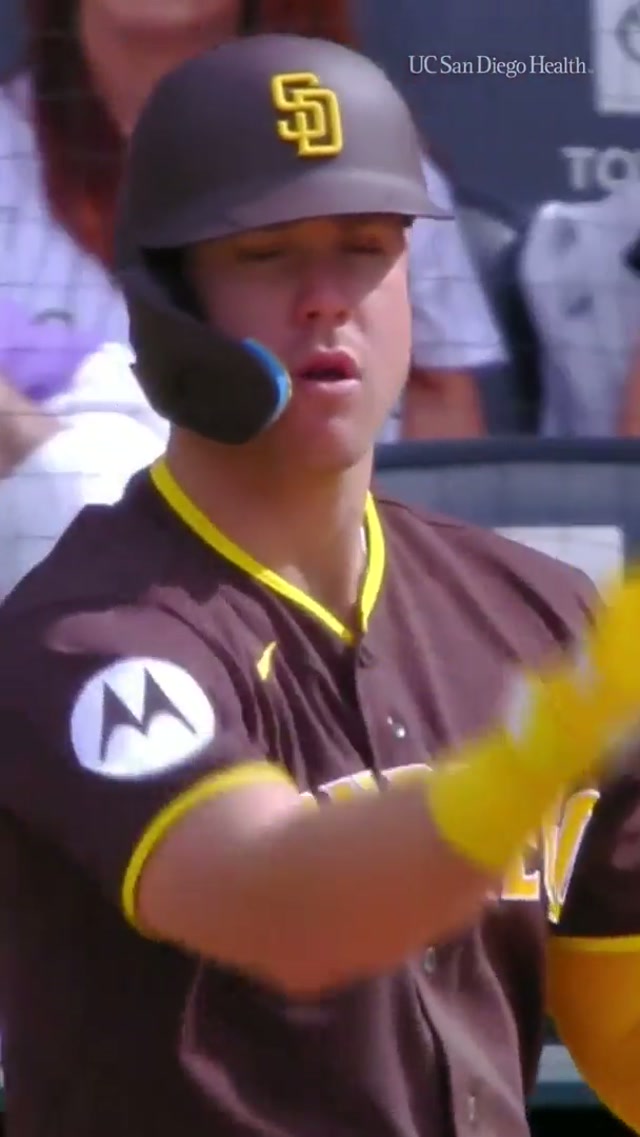 THE BIRTHDAY BOY!!! #mlb #baseball #homerun #padres 