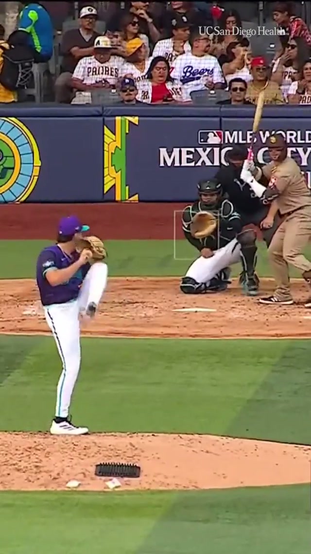 ¡Viva Francia! #MLB #padres #baseball #mexicocityseries #homerun 