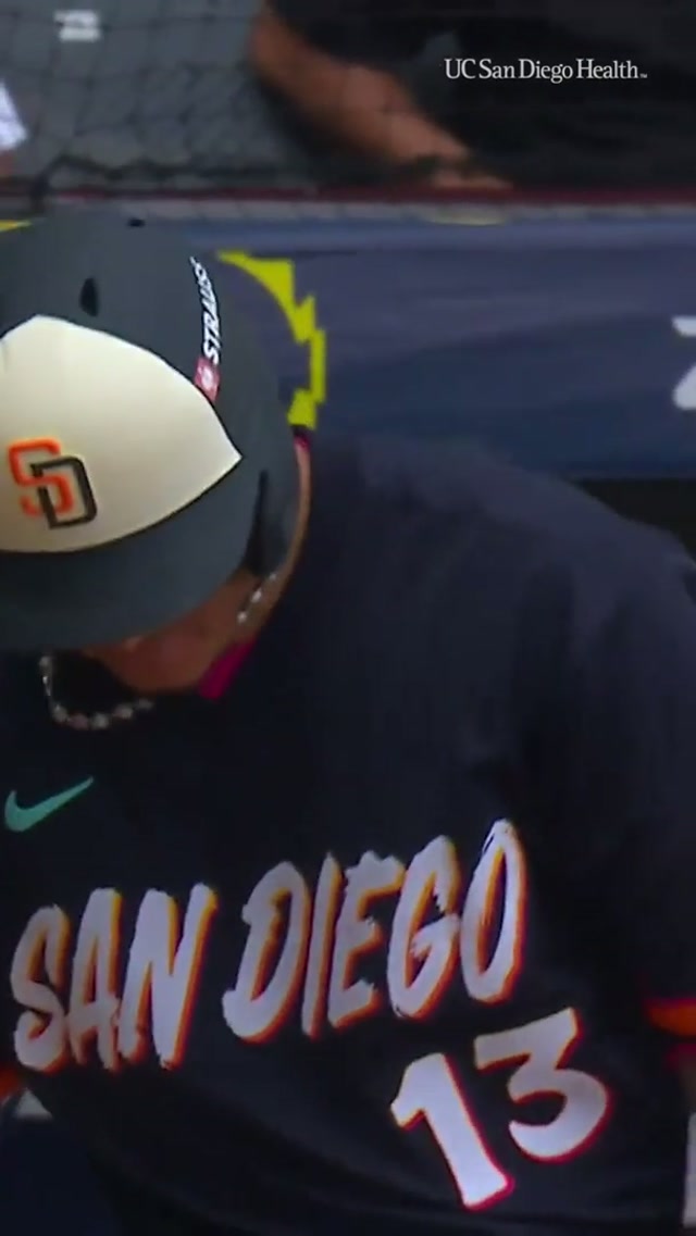 El Capitán 🫡 #MLB #padres #baseball #mexicocityseries #homerun 