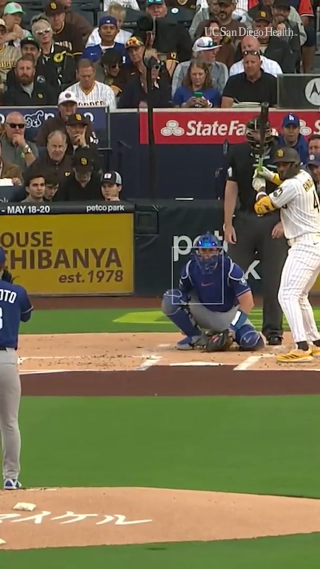 Let the big dawg eat. #MLB #baseball #padres #homerun 