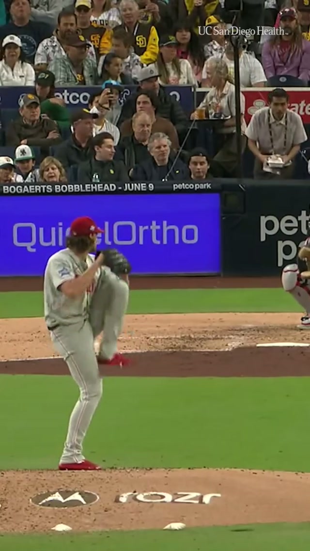 That ball got out in a hurry 😯 #mlb #padres #homerun #sandiego