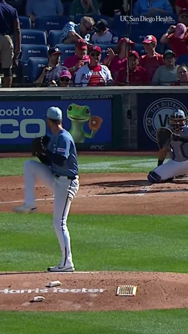 Manny's gonna do it. #MLB #padres #baseball #homerun 