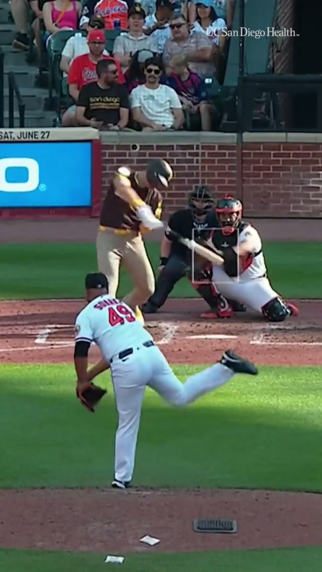 Home cookin’ #MLB #padres #baseball #homerun 