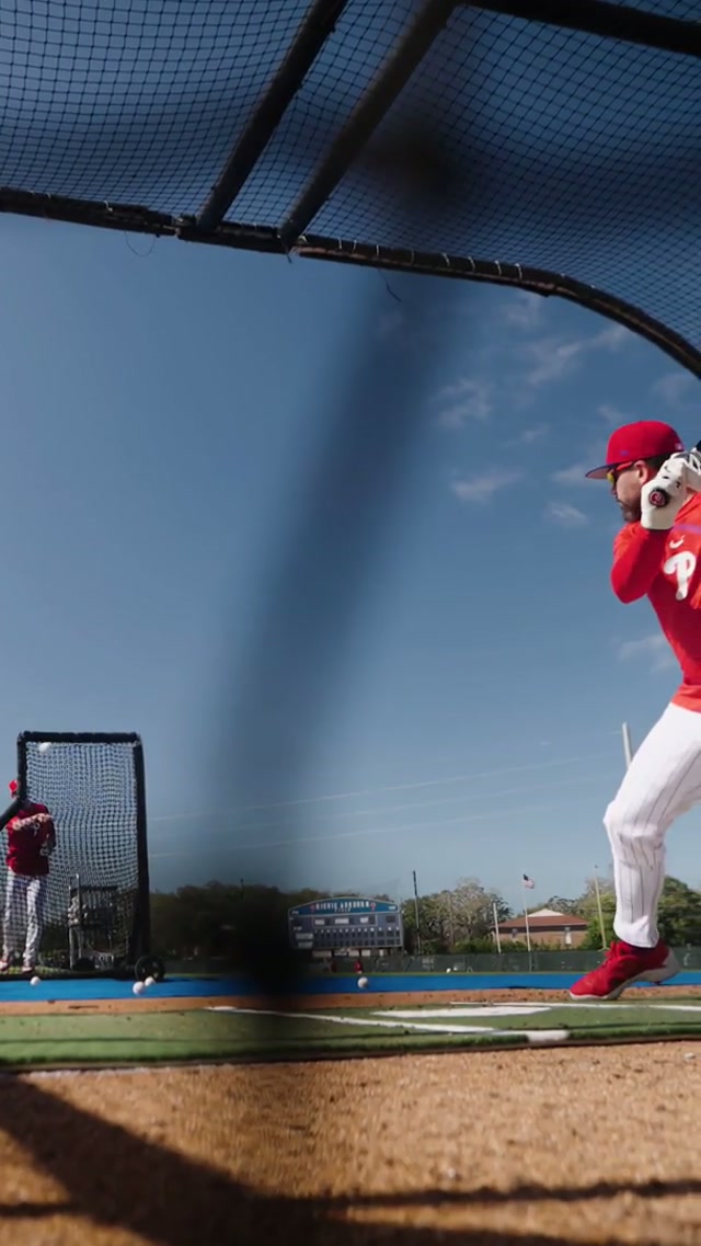 Say slo-mo solo Schwarbomb five times fast #mlb #phillies #springtraining 