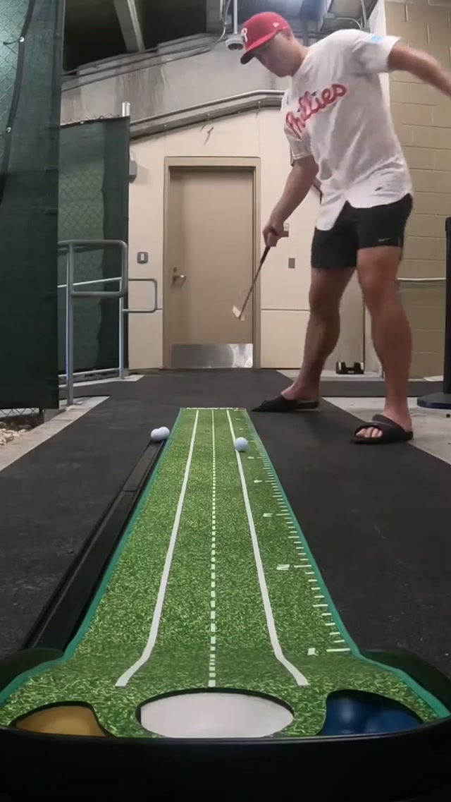Phillies putt putt challenge! #mlb #springtraining #golf #puttputt 