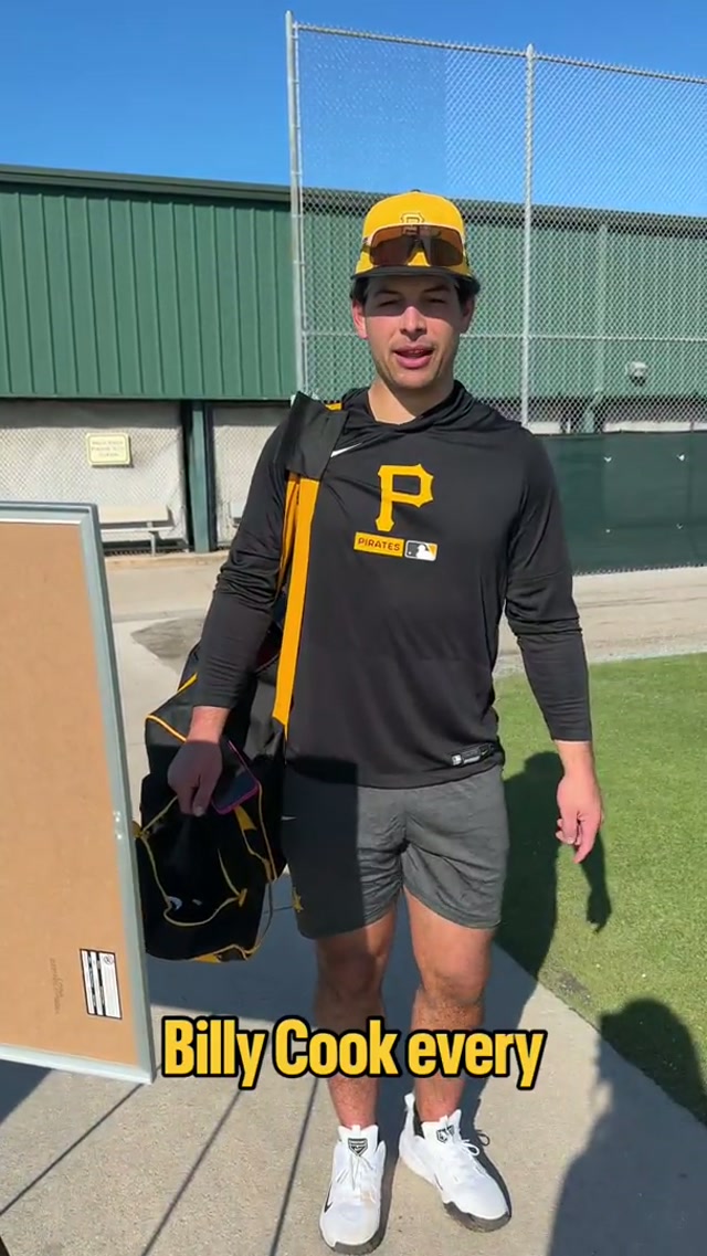 Who on the team would your Valentine? 🖤💛

#Pirates #SpringTraining #ValentinesDay 