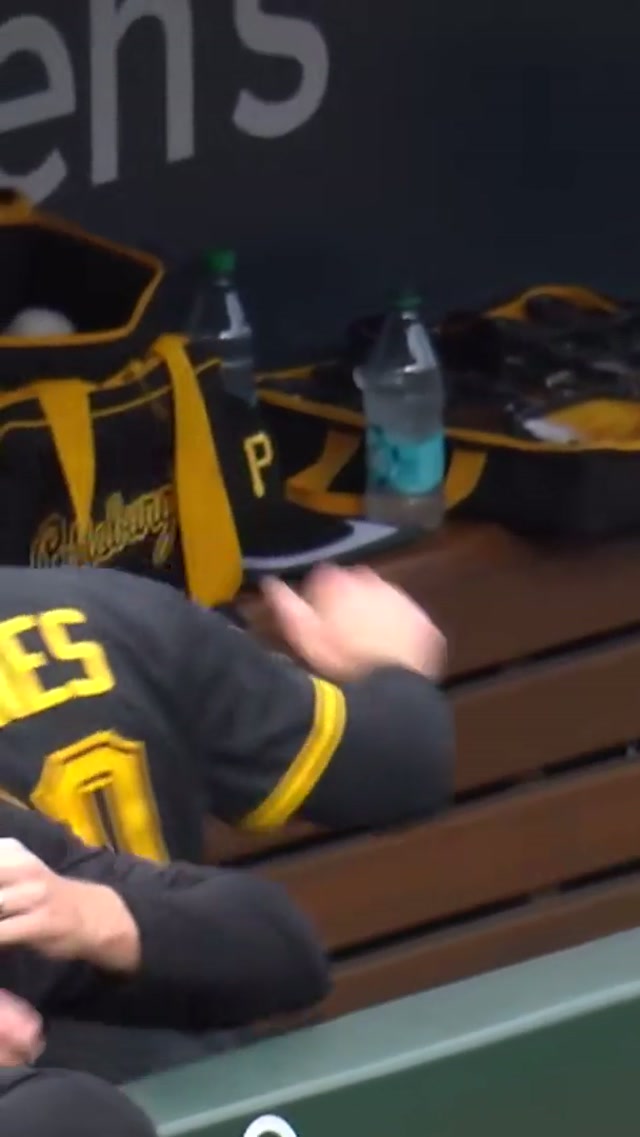 Paul Skenes: full-time pitcher, part-time waterboy #pirates #mlb #pittsburgh #paulskenes 