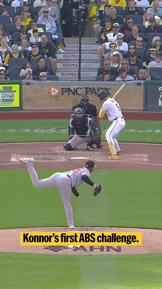 He’s got an eye 👀

#MLB #Pirates 