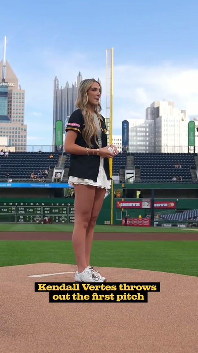 This is the perfect opportunity for our little Kendall! 

#dancemoms #kendallvertes #pittsburghpirates #pittsburgh @MLB 