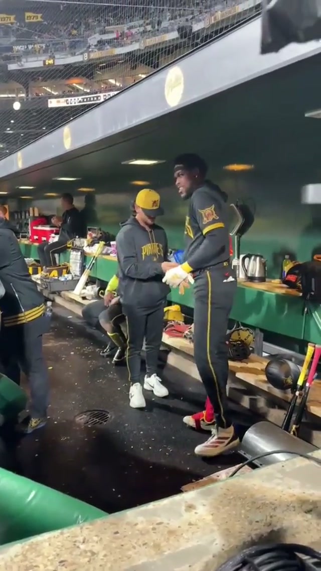 If you’re not messing with your teammates during live interviews, are you even teammates? #pirates #mlb #paulskenes #pittsburgh 