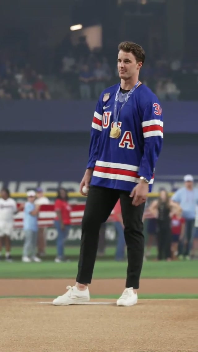 A Phenomenotter first pitch 🥇

#JakeOettinger #OpeningDay #FirstPitch 