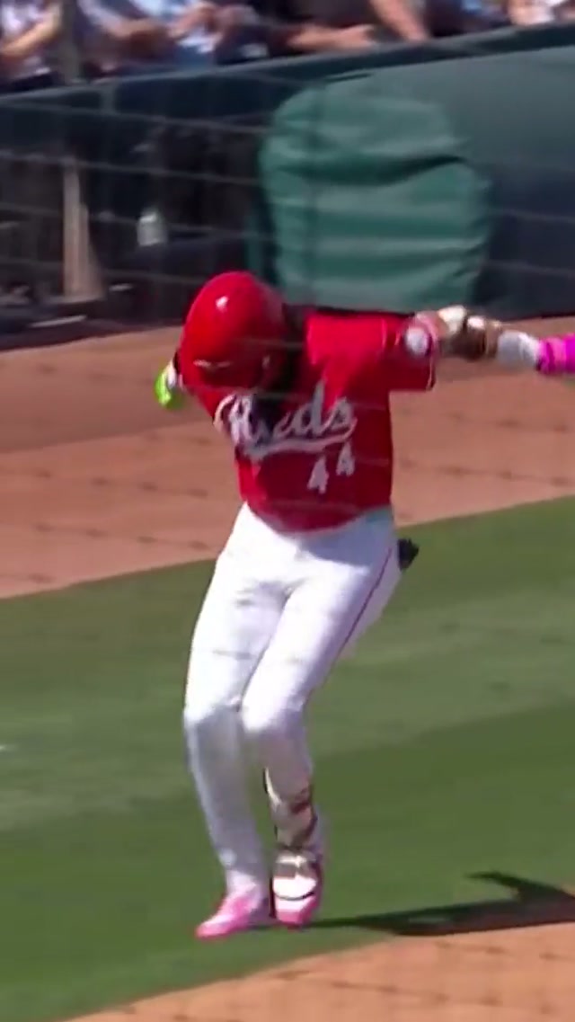 Elly’s literally griddying around the bases rn | #EllyDeLaCruz 