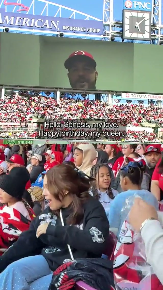 Geno surprised his wife with a birthday message on the scoreboard | #mlb #eugeniosuarez 