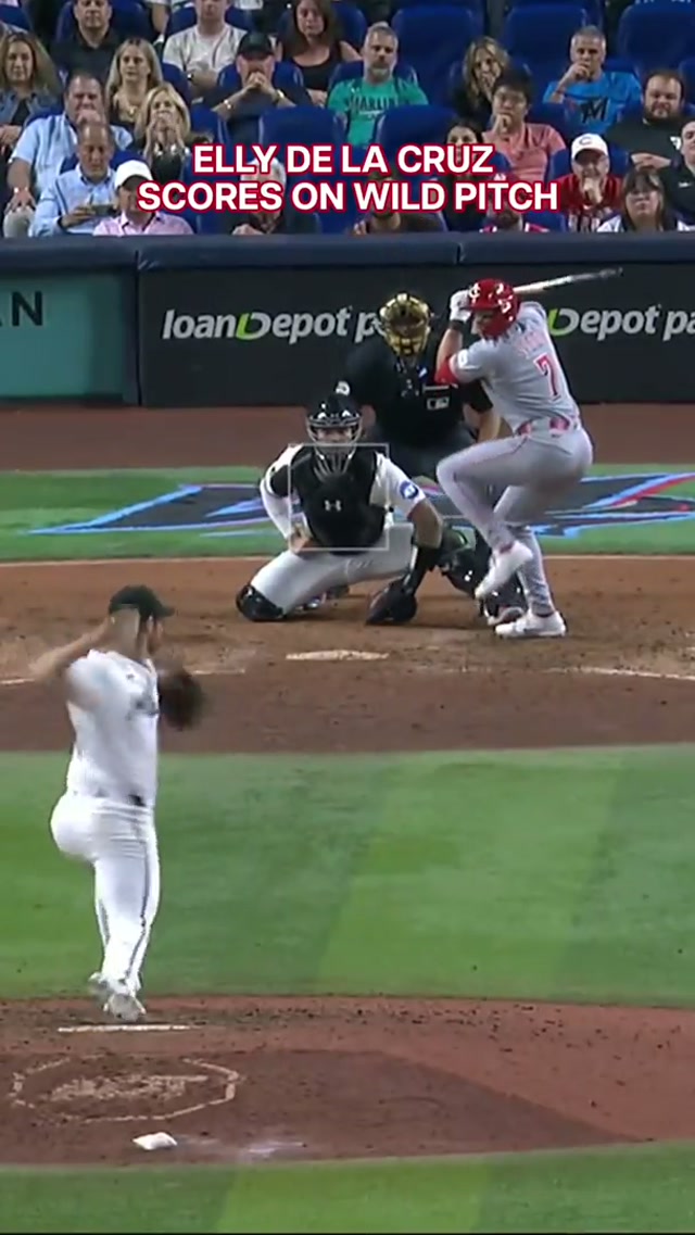 HE IS SPEED. | #EllyDeLaCruz #mlb 