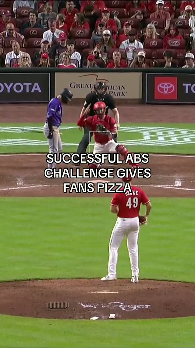 The crowd pop on this one | #MLB 