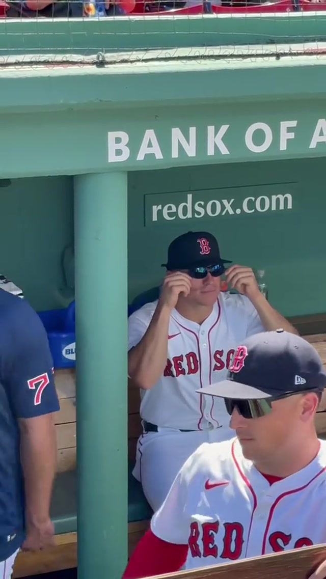 It’s the little things 🤣 #mlb #redsox #fenwaypark #sunglasses #flipup 