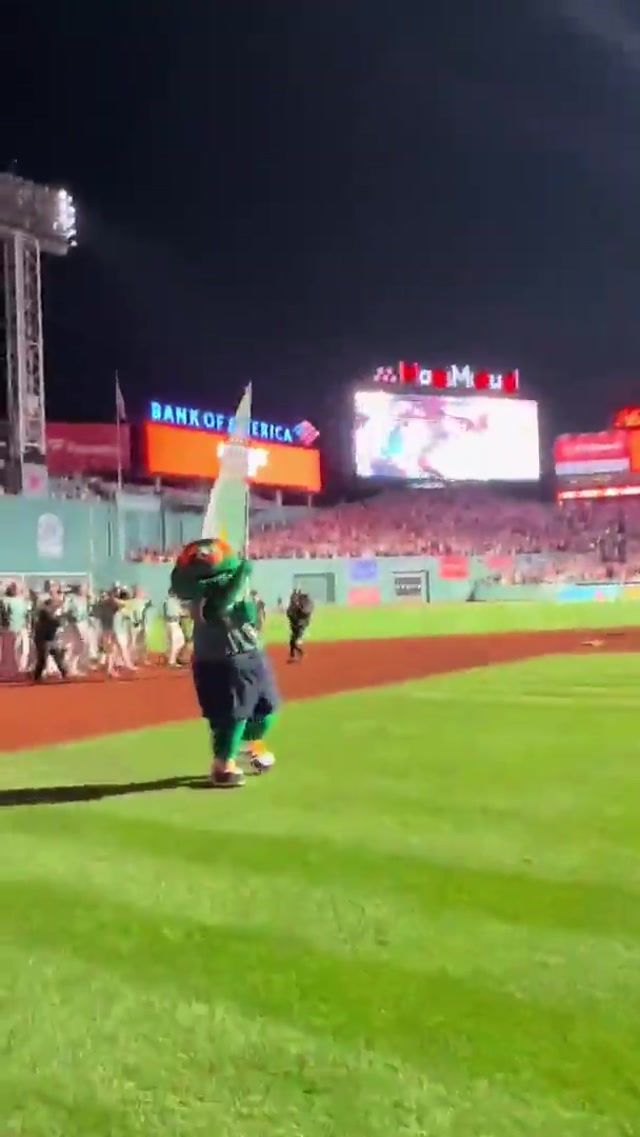 ELECTRIC FEEL. #mlb #redsox #hype #postseason #baseball 