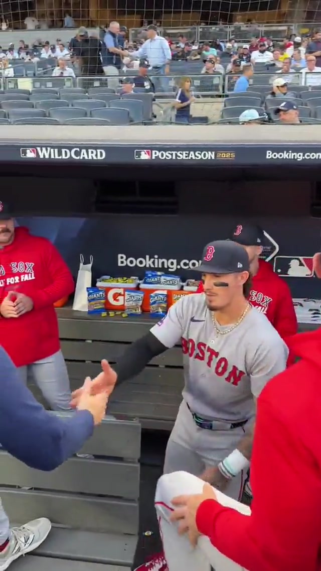 death, taxes & Jarren pregame handshakes 🔒 #MLB #mlbpostseason #wildcard #redsox