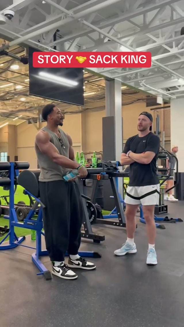 Two Texas guys back together #nfl #mylesgarrett #record #texas #mlb