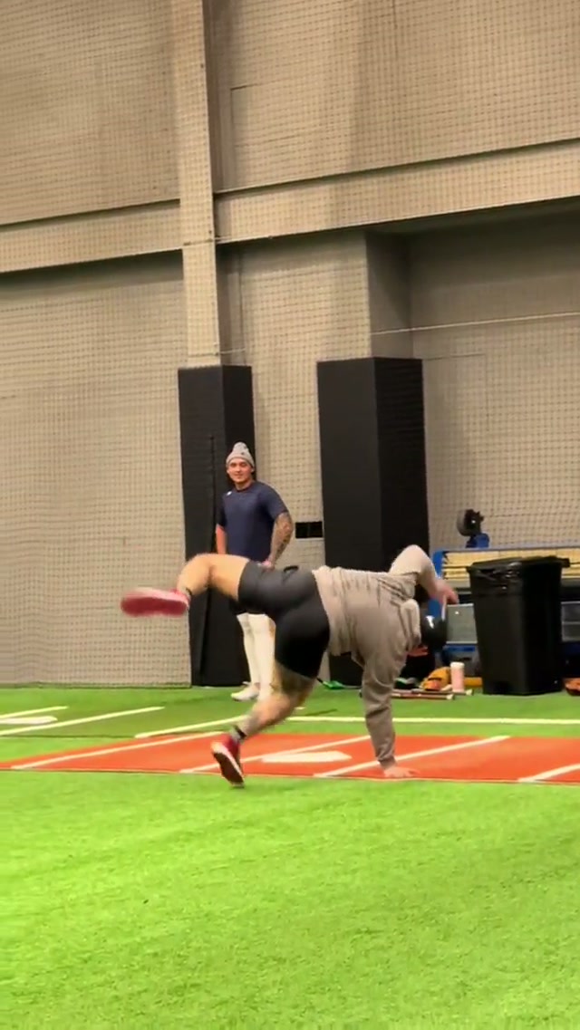 It’s called cross-training 🤸 #parkour #mlb #gym 