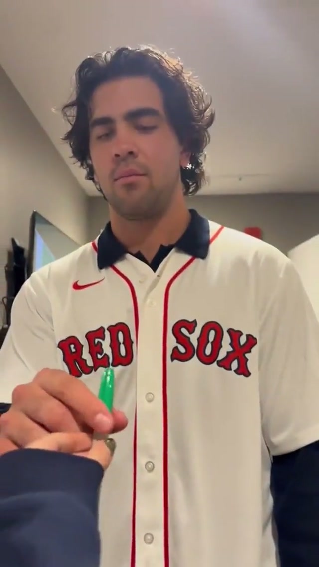 you’re gonna want to stay for the reveal 🤣  #drawing #challenge #wally #mlb