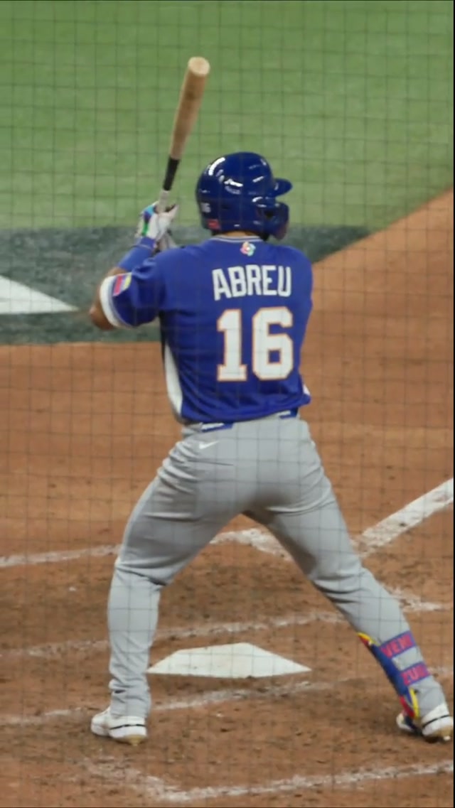 Bat flip isn’t a strong enough term. #worldbaseballclassic #MLB #redsox #wilyerabreu @MLB @Red Sox Béisbol 