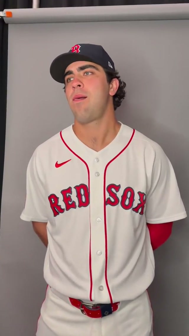 How hard can it be… right? 🧑‍✈️ #mlb #redsox #plane #pilot #emergency 