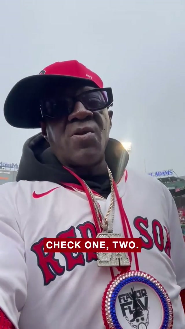 YEAH BOOYYYEEEE @Flavor Flav #mlb #redsox #flavorflav #firstpitch