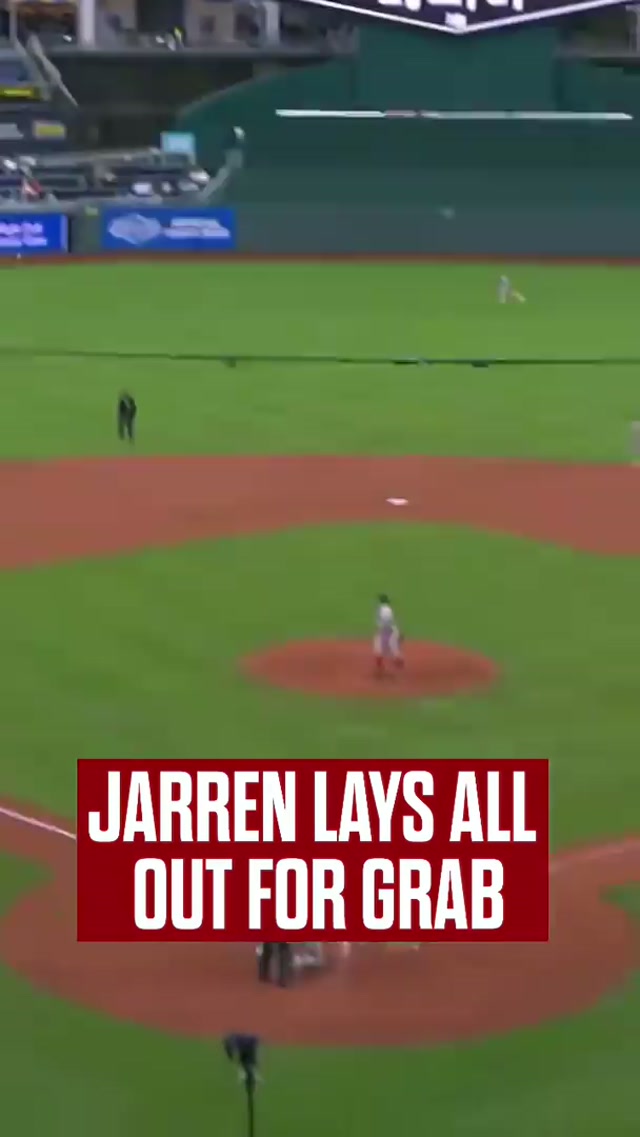 Jarren doing Jarren things 😮‍💨 #mlb #redsox #dive #jarrenduran #baseball 