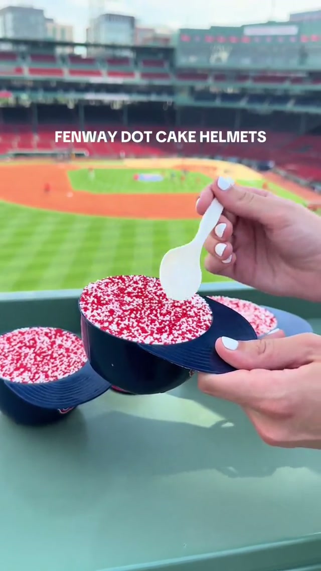 New ballpark food just dropped 😍 #dotcake #mlb #redsox #dessert 