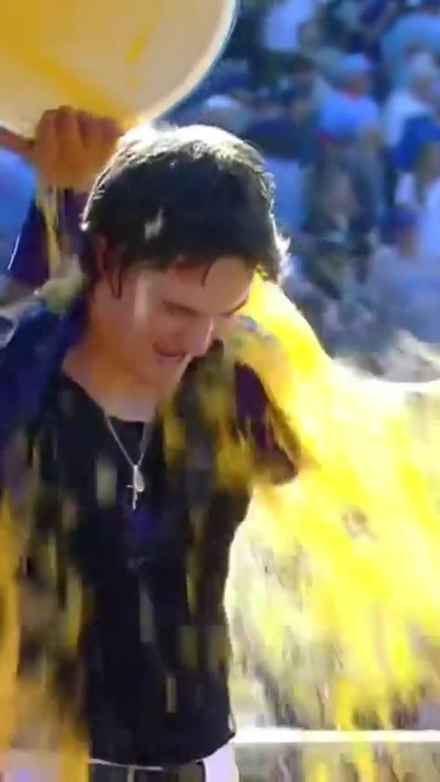 Lotta Ice 😂 #coldplunge #rockies #baseball 